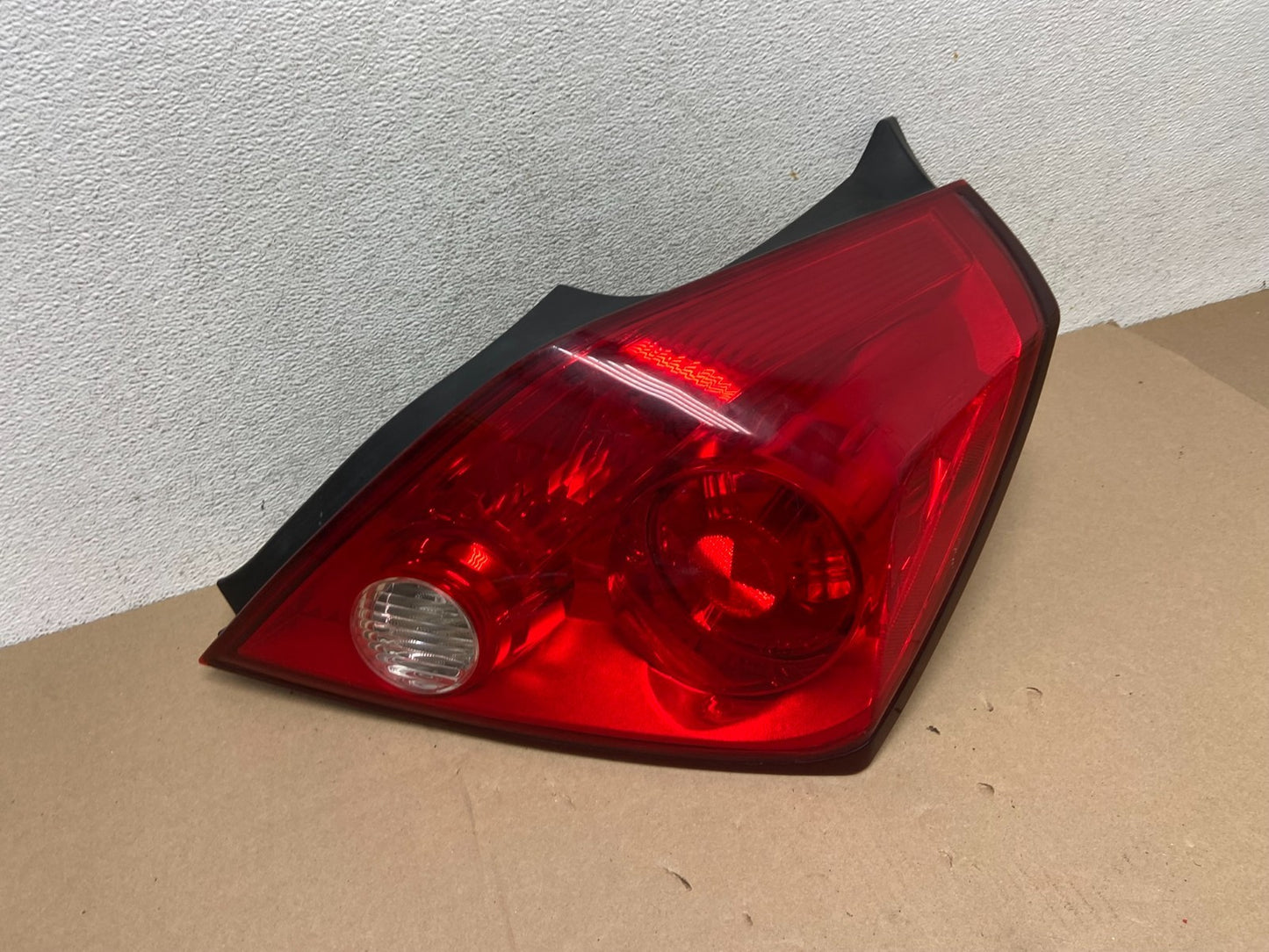 2008 - 2013 Nissan Altima Coupe Right Passenger Side Rh Tail Light AG6584 DW2