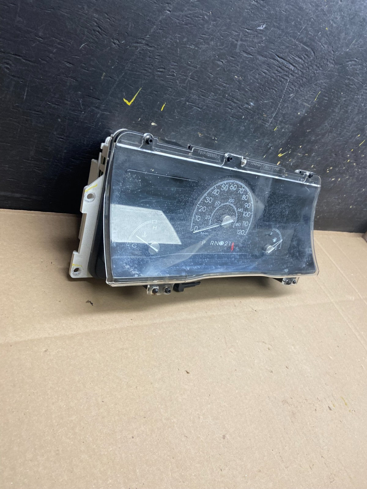 1998 to 2002 Lincoln Town Car Speedometer Gauge Cluster t9133 DG1
