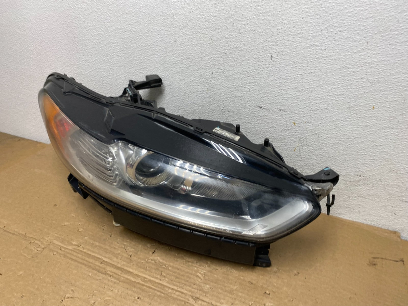 2013 to 2016 Ford Fusion Right Passenger Rh Side Headlight AD4050 DW1