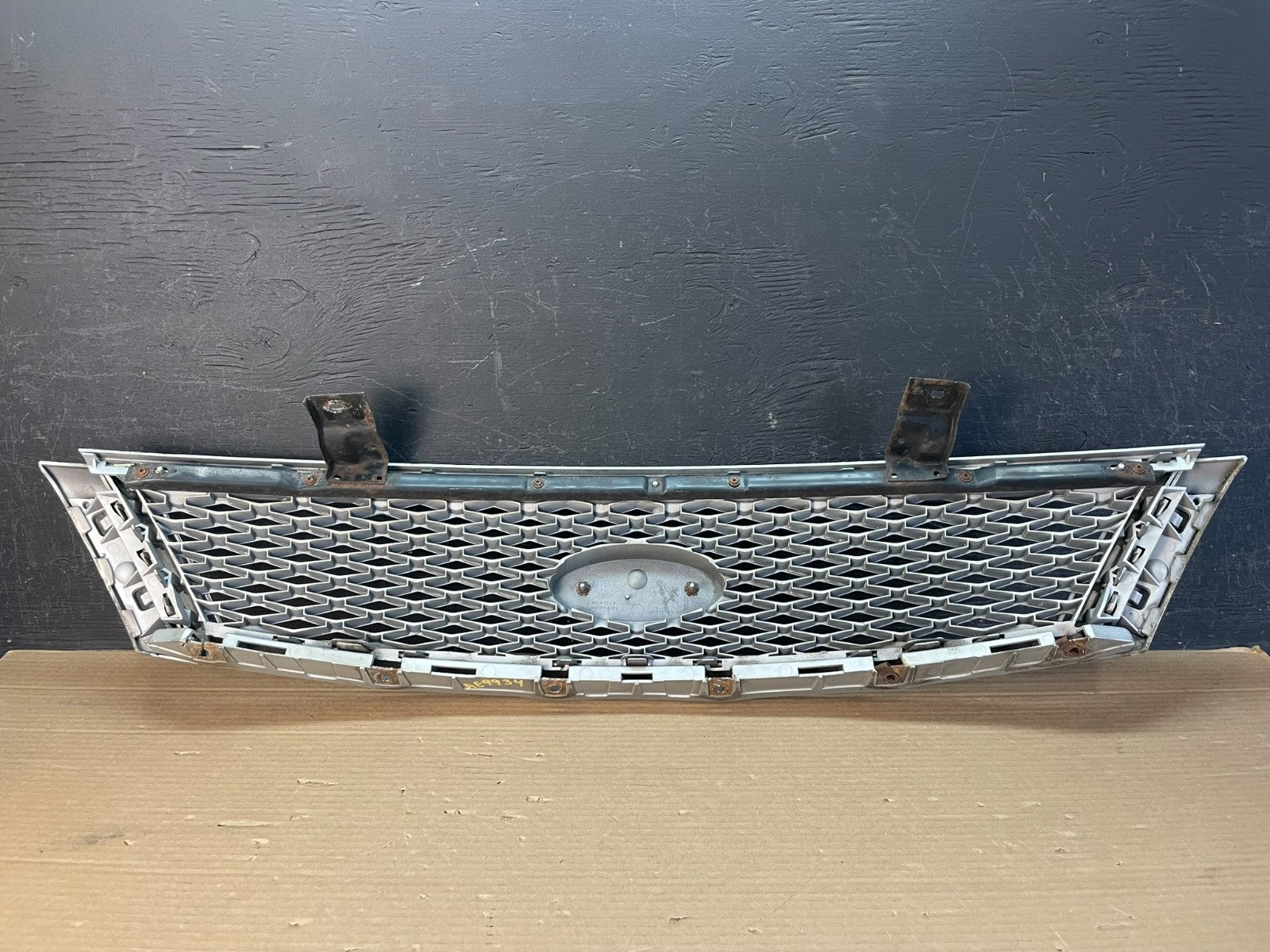 2005 2006 2007 Ford Five Hundred Front Upper Grill Grille Logo Emblem AF8572 DG3