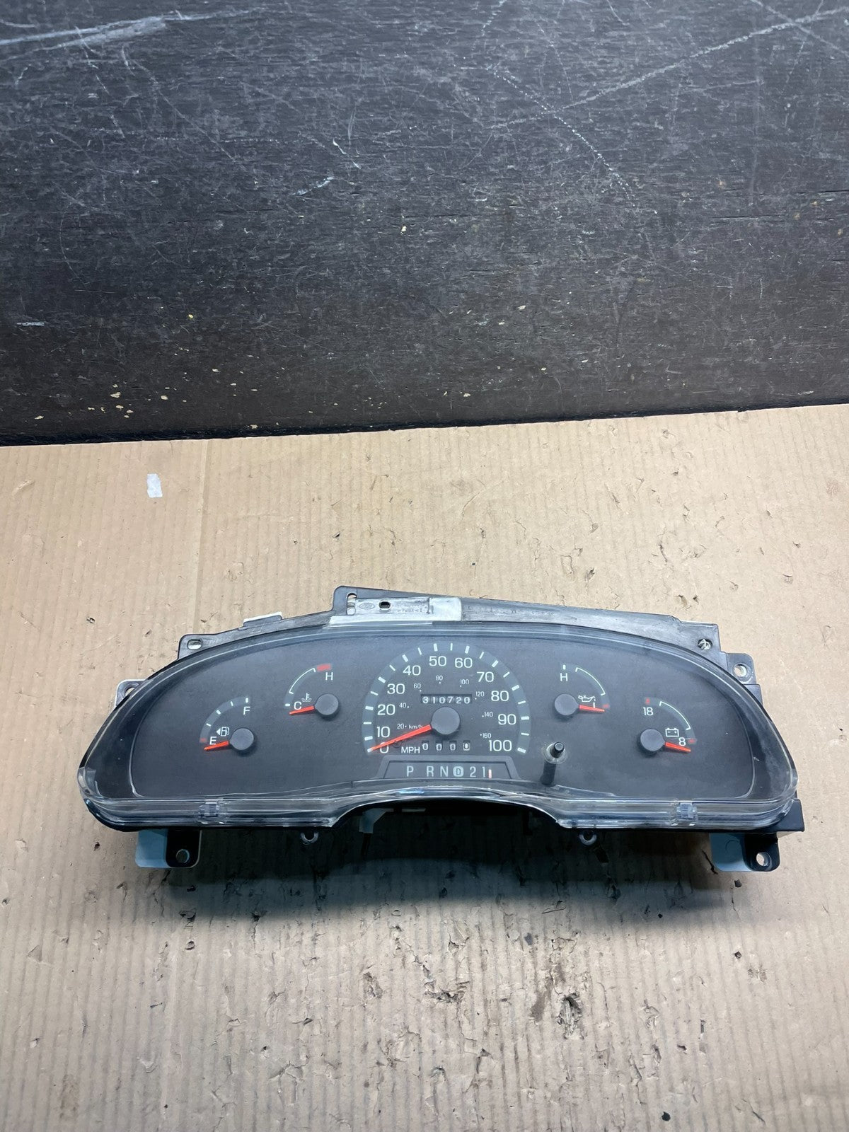 2001 - 2002 Ford Econoline E250 E350 Van Speedometer Instrument Cluster X0912 DG0