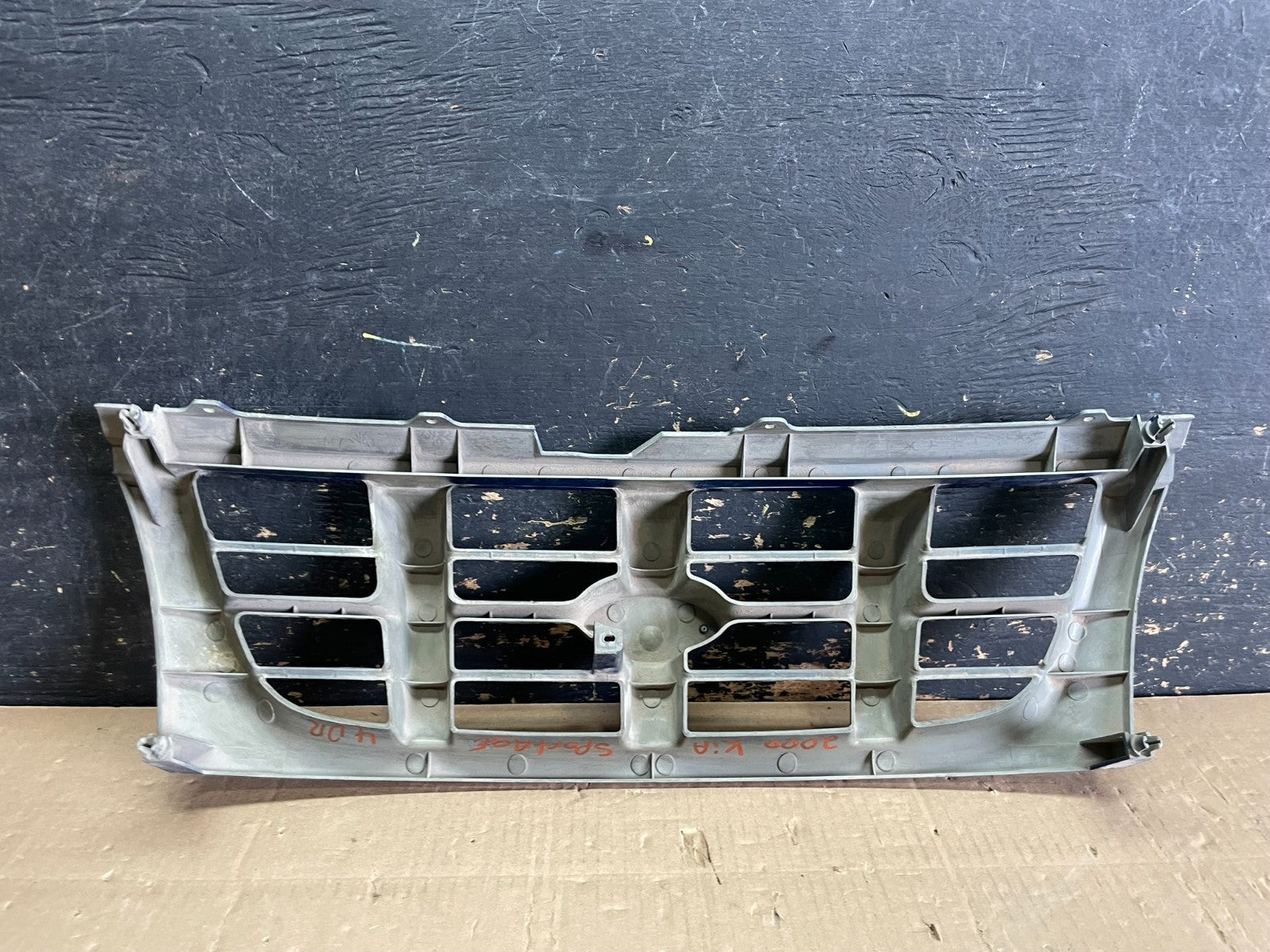 1998 2000 Kia Sportage Front Upper Grille Grill OEM AA8918 DG3