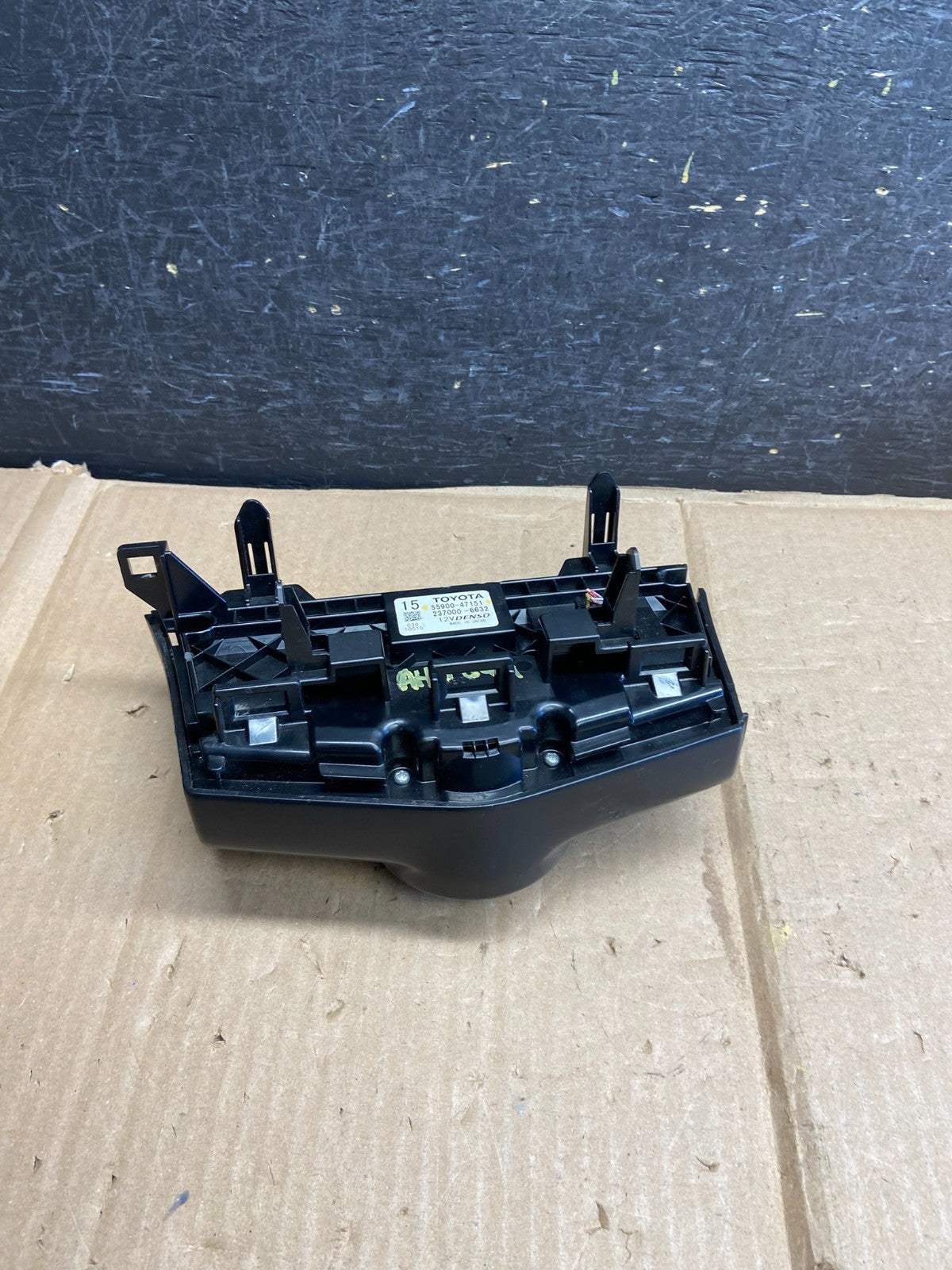 2015 - 2018 Toyota Prius V A/C Heater Climate Control Unit Switch AH5644 DG3