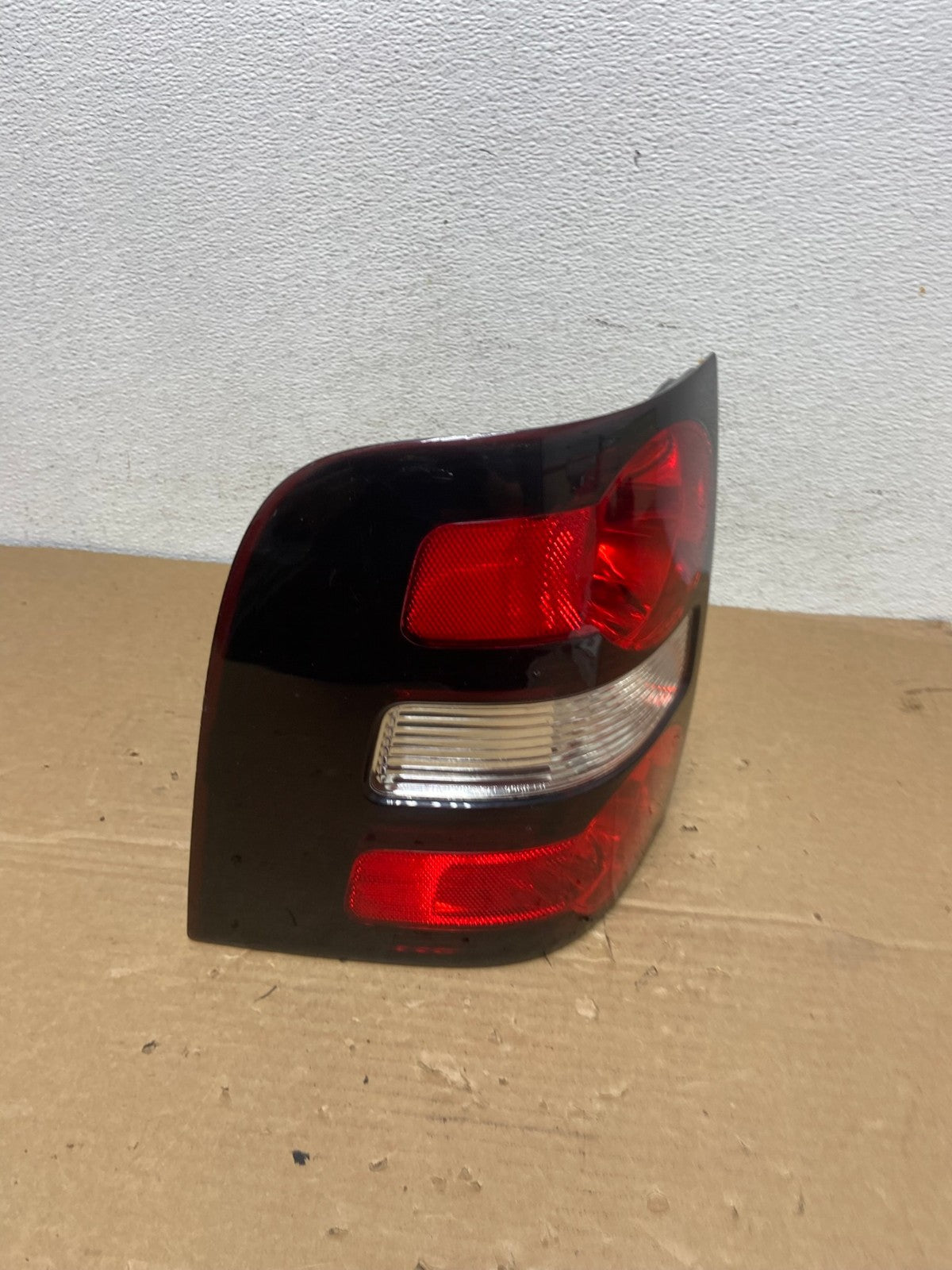 2006 to 2010 Ford Explorer Left Driver Lh Side Tail light AD3929 LK2
