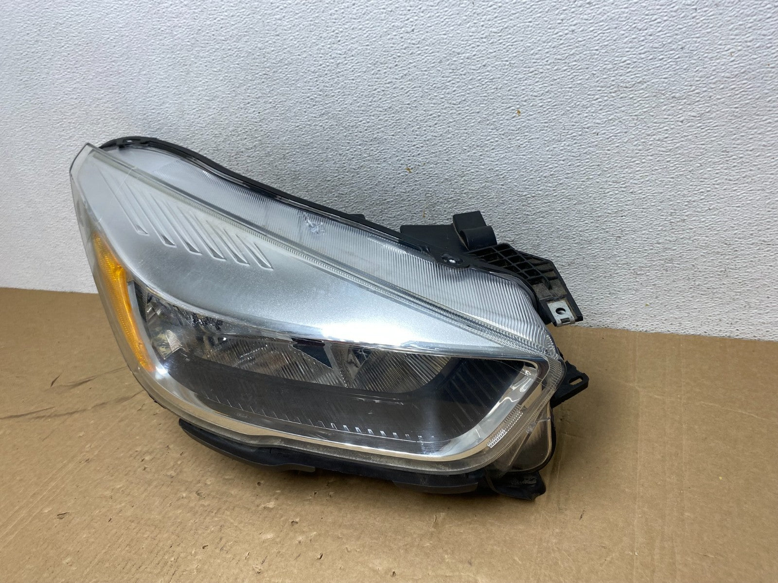 2017 - 2019 Ford Escape Right Passenger RH Side Halogen Headlight AG0479 DG1
