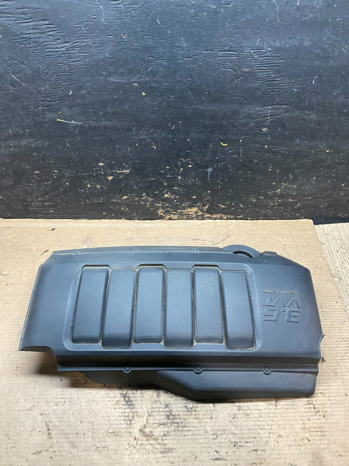 2007 to 2008 GMC Acadia 3.6L VVT Engine Cover Shield OEM V9638 DG1