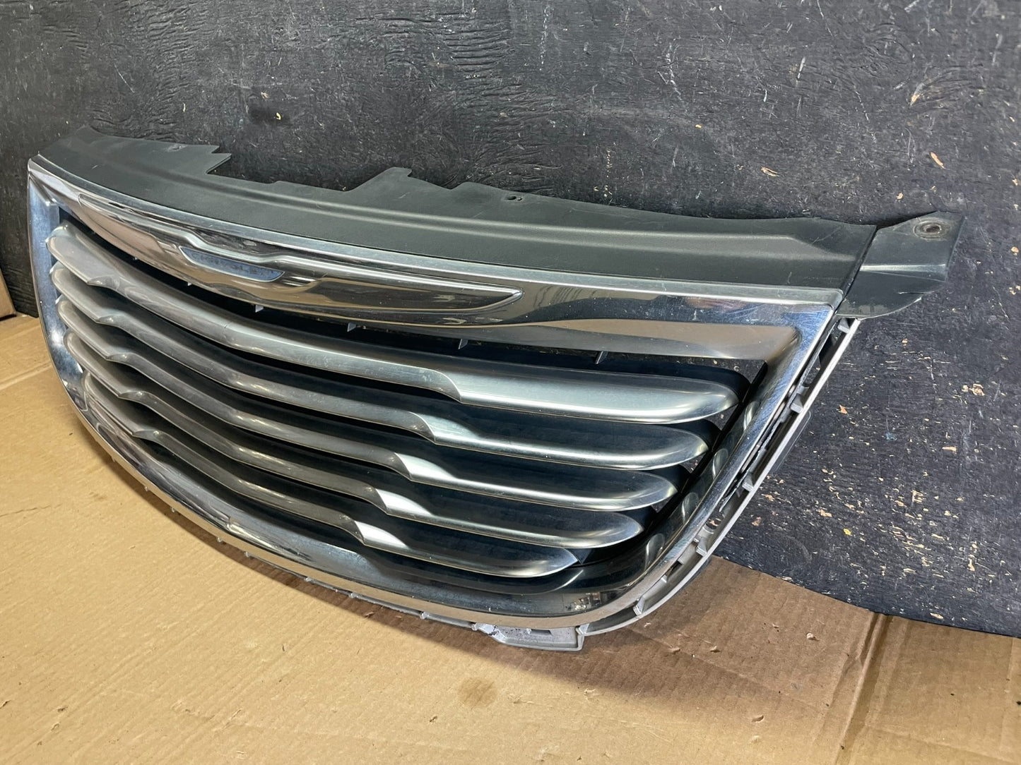 2011 to 2016 Chrysler Town & Country Front Upper Grill Grille Oem AB3026 DG2