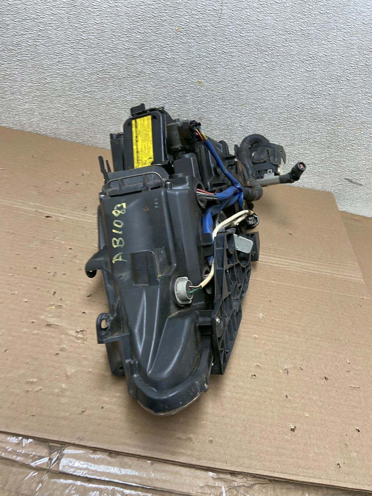 2006 - 2010 Lexus IS250 Right Passenger RH Side Xenon Headlight OEM AB1083 DW9