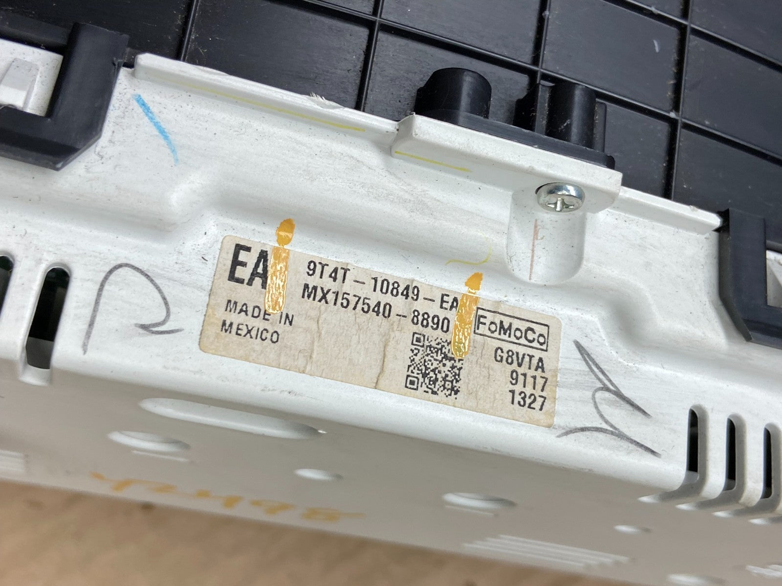 2008 - 2010 Ford Edge Gauge Speedometer Cluster OEM y2498 DG6
