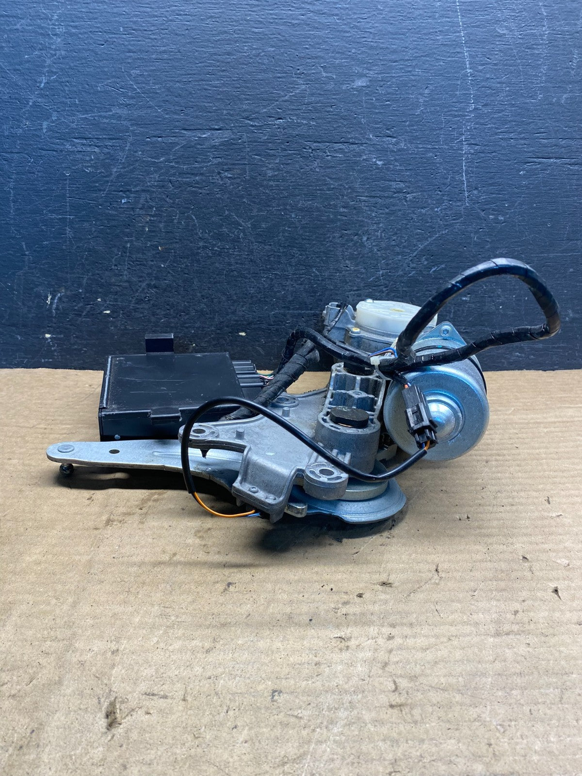 2009-2012 GMC Acadia Power Motor Liftgate Tailgate Control Module ad9852 DG2