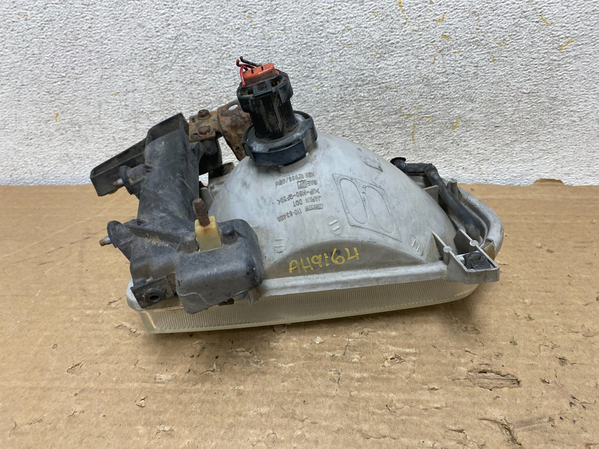 1996-1998 Nissan Pathfinder Right Passenger Side Headlight ah9164 DG4