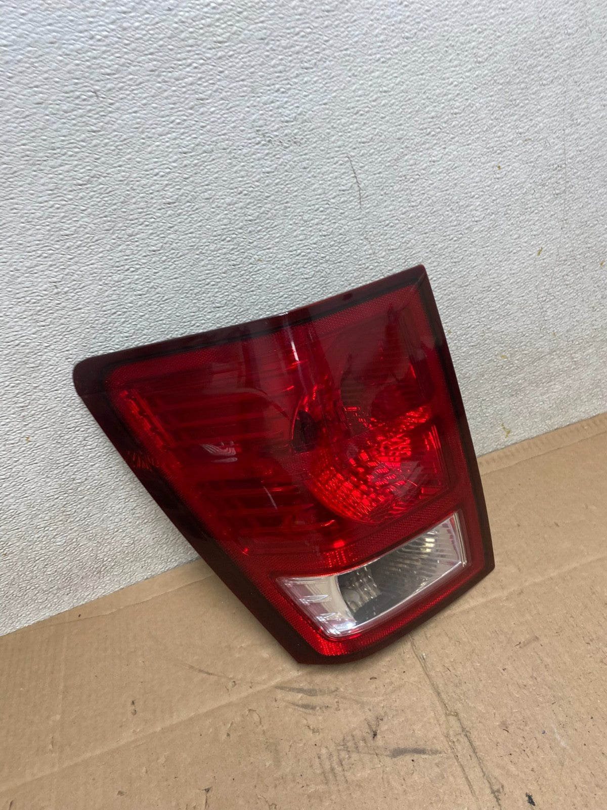 2007 2008 2009 2010 Jeep Grand Cherokee Left Driver Lh Tail Light Oem R7505 DW2
