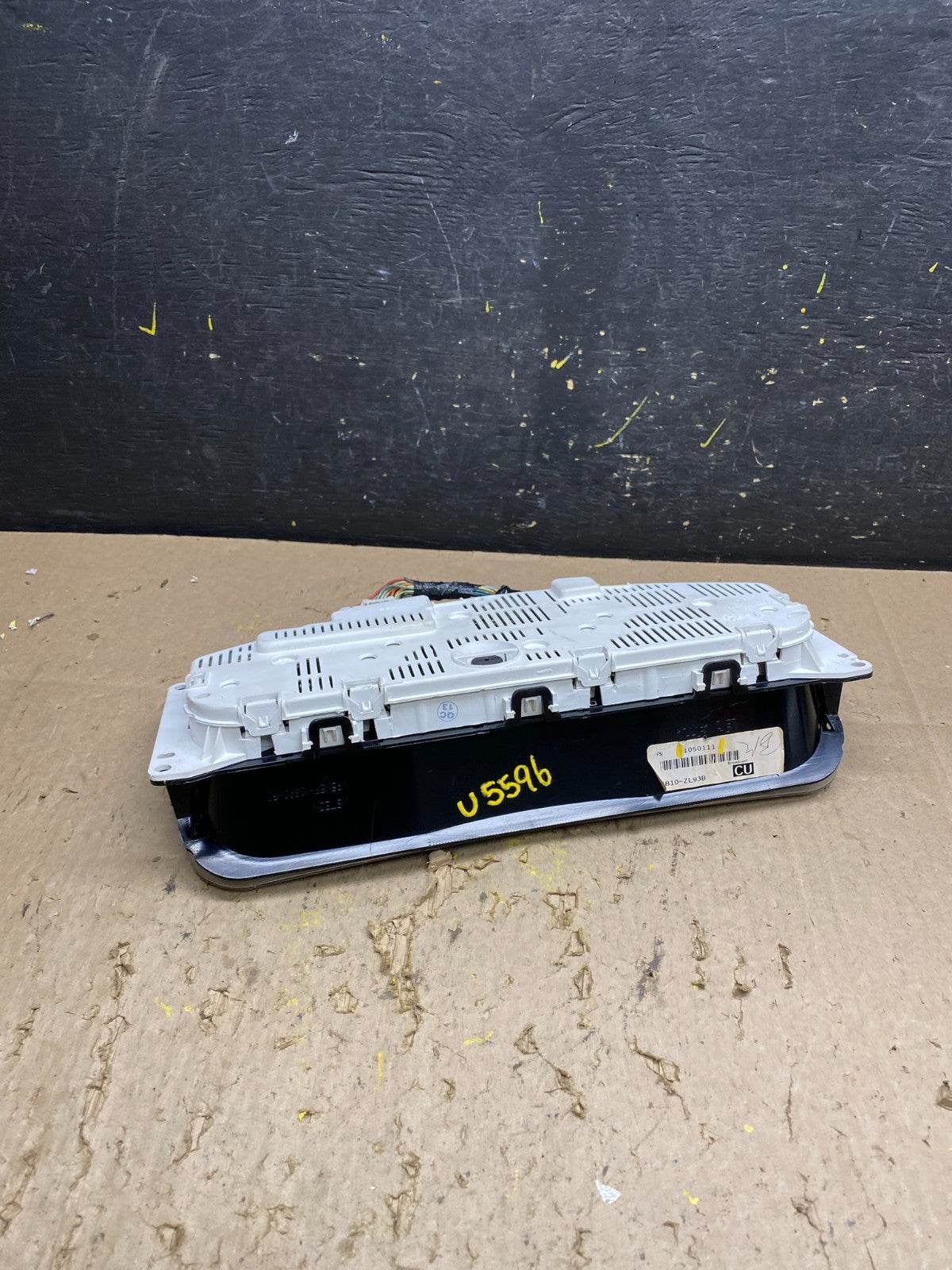 2010 Nissan Pathfinder Speedometer Cluster Gauge OEM U5596 DG6