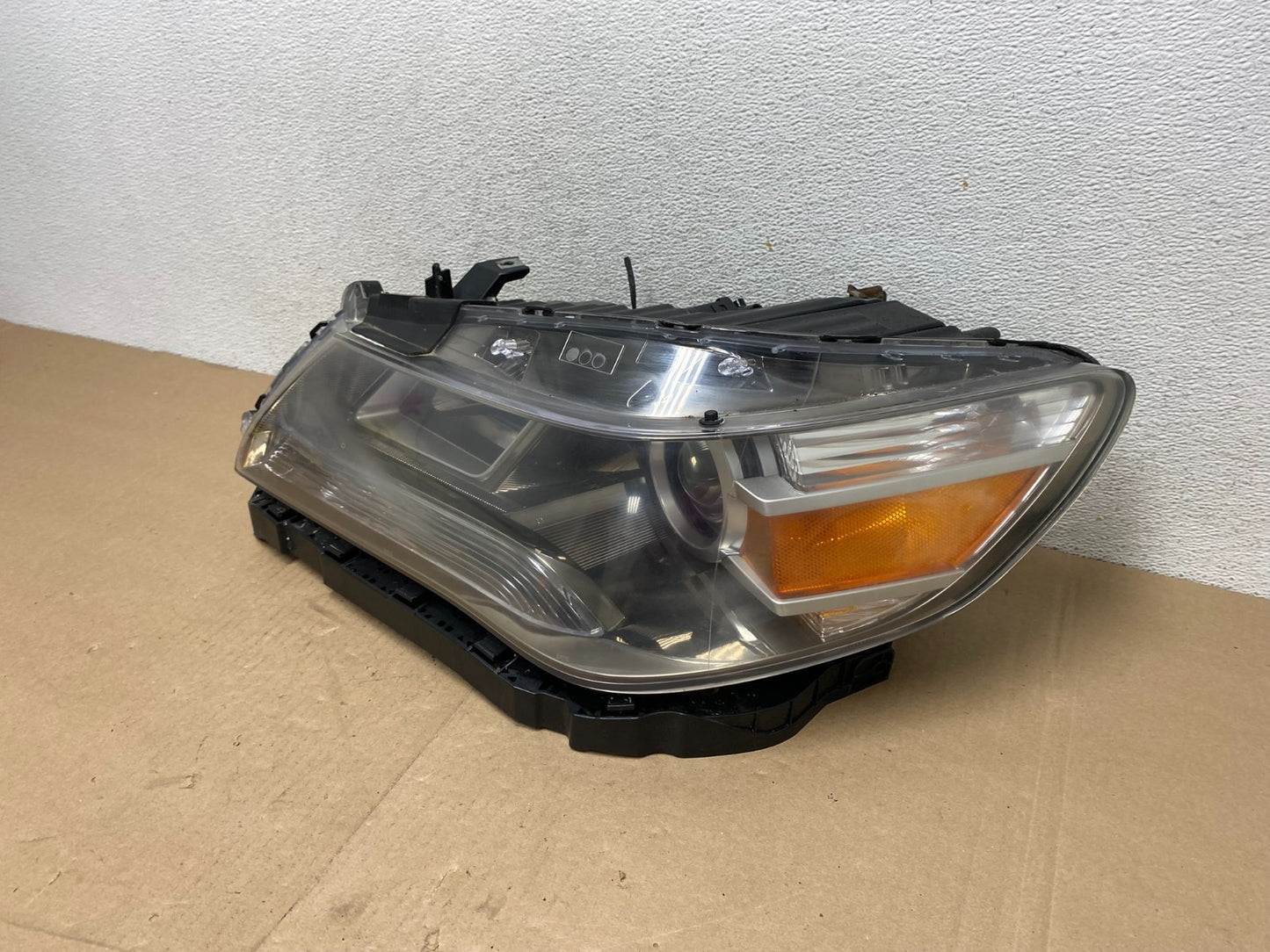 2009 to 2012 Acura RL Left Driver LH Side Xenon HID Headlight AG4611 DW1