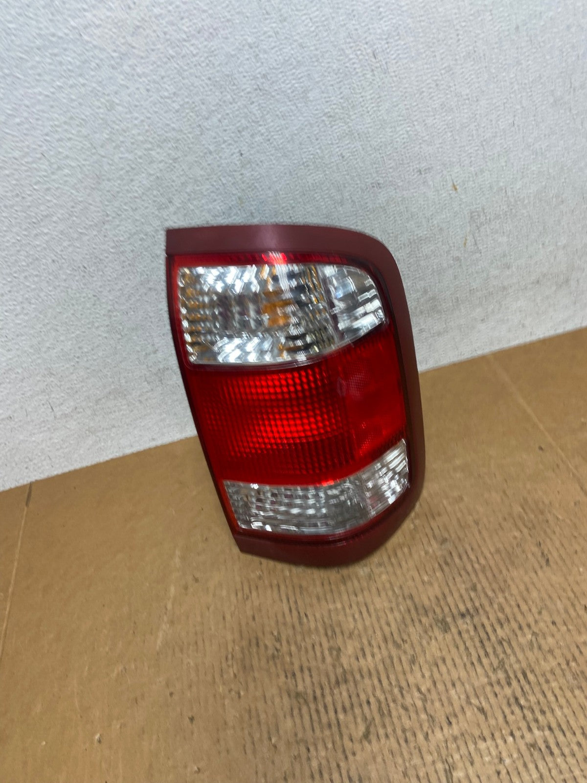 1999 to 2004 Nissan Pathfinder Right Passenger Rh Side Tail light AE0204 LK2