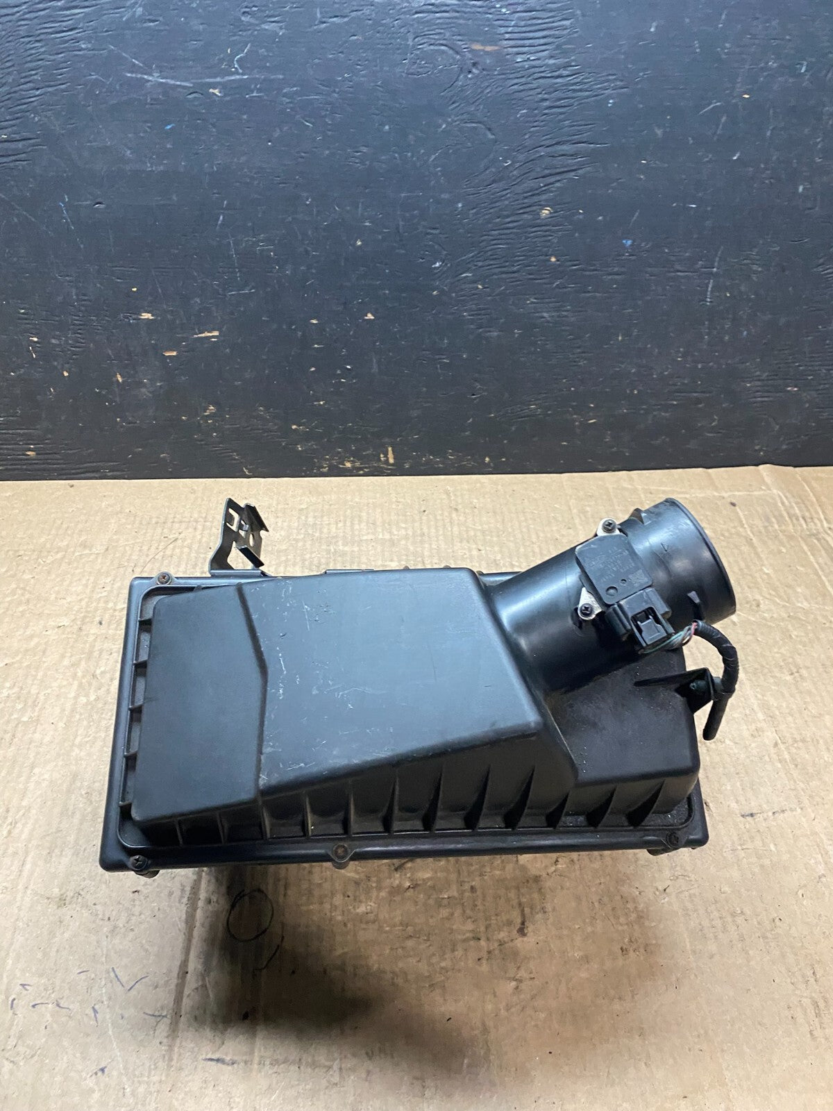 2010 to 2013 Land Rover Range Rover Sport Air Intake Cleaner Box Left Side O32022