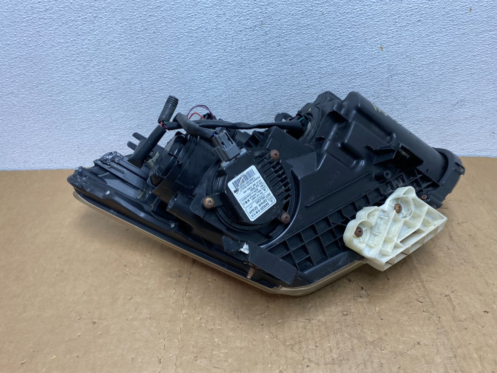 2008 to 2013 Nissan Rogue HID Xenon Headlight Left Driver Lh Side AD1386 DW9