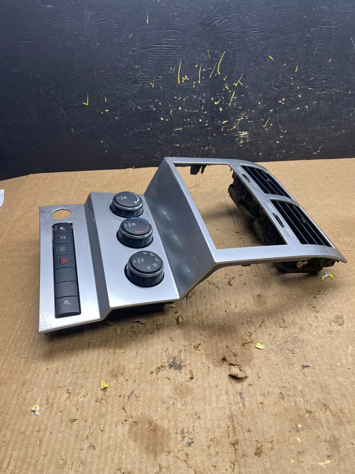 2007 to 2012 Dodge Nitro Dash Climate Temperature Control Radio Bezel Z7250 DG2
