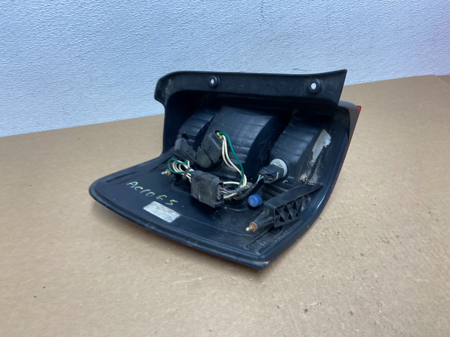 2008 to 2012 Ford Escape Right Passenger RH Side Tail Light AC1065 DW6