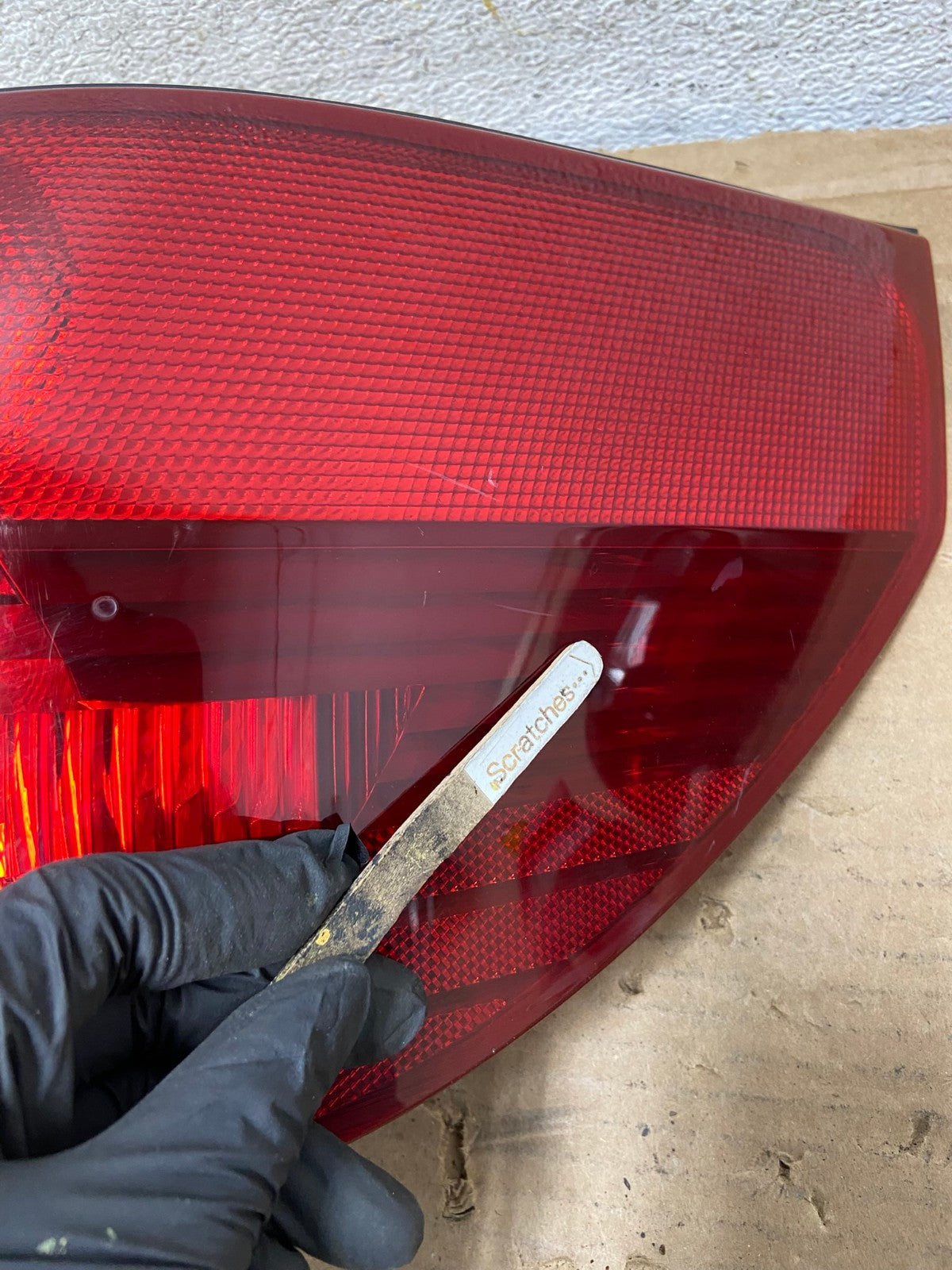 2004-2005 Toyota Sienna Right Passenger Rh Side Tail Light AH8416 LK4