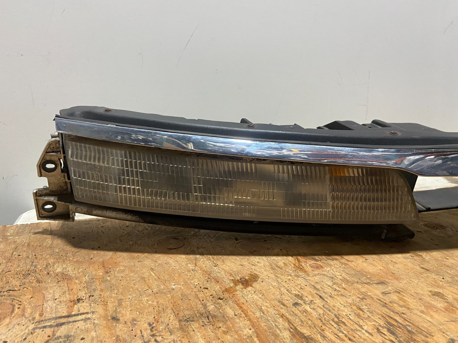 1993 to 1996 Lincoln Mark VIII Front Headlight Header O72622