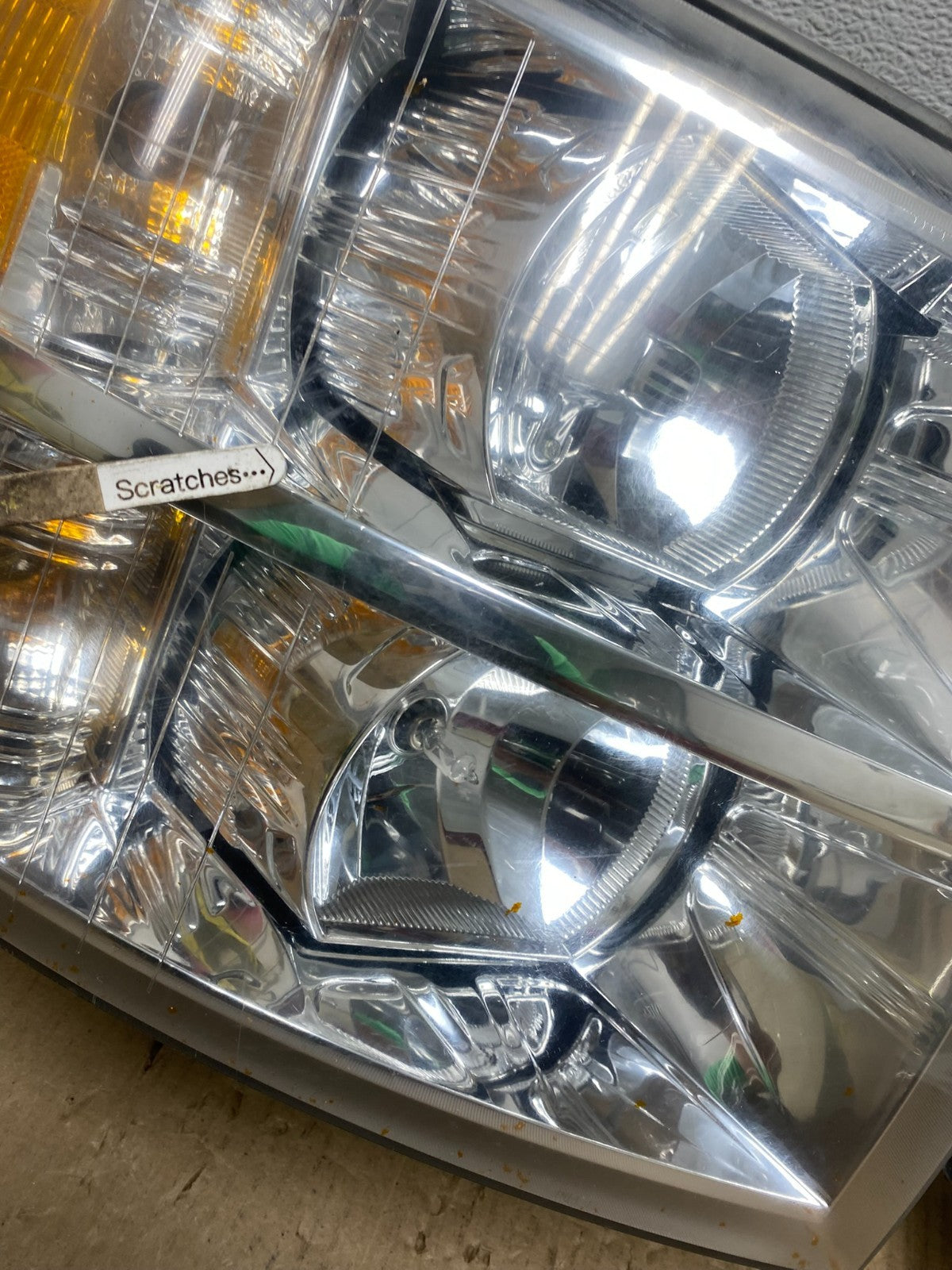 2007 to 2014 Chevrolet Silverado Left+Right Side Headlights AE7066 DW3