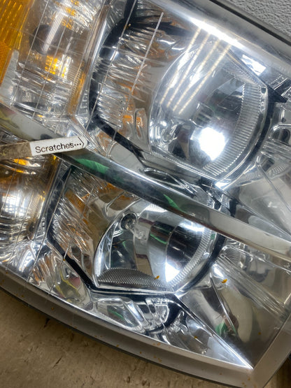 2007 to 2014 Chevrolet Silverado Left+Right Side Headlights AE7066 DW3