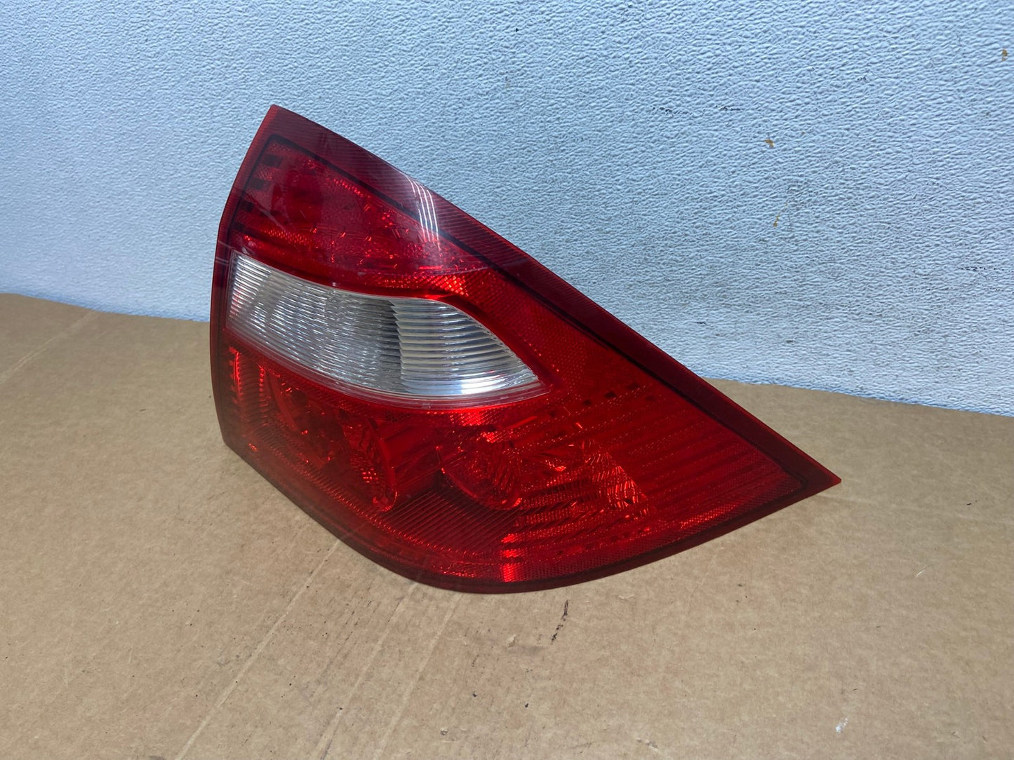 2005 2006 2007 Ford Five Hundred Right Passenger RH Tail Light AD5403 LK1