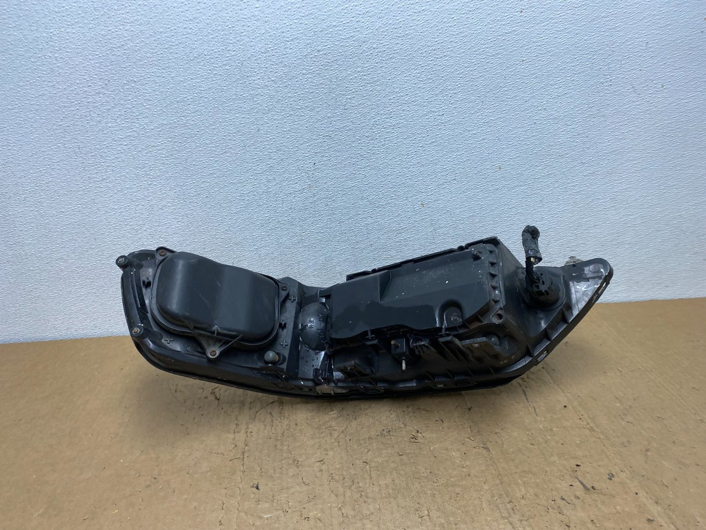 2005 to 2011 Lincoln Town Car Right Passenger Rh Side Headlight AD0691 DW6