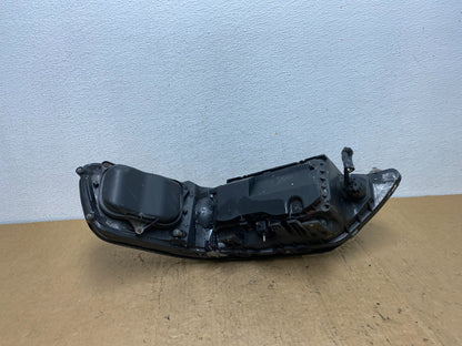 2005 to 2011 Lincoln Town Car Right Passenger Rh Side Headlight AD0691 DW6
