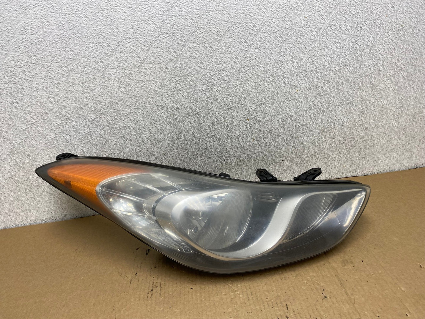 2011 2012 2013 Hyundai Elantra Right Passenger Headlight AG2041 LK0