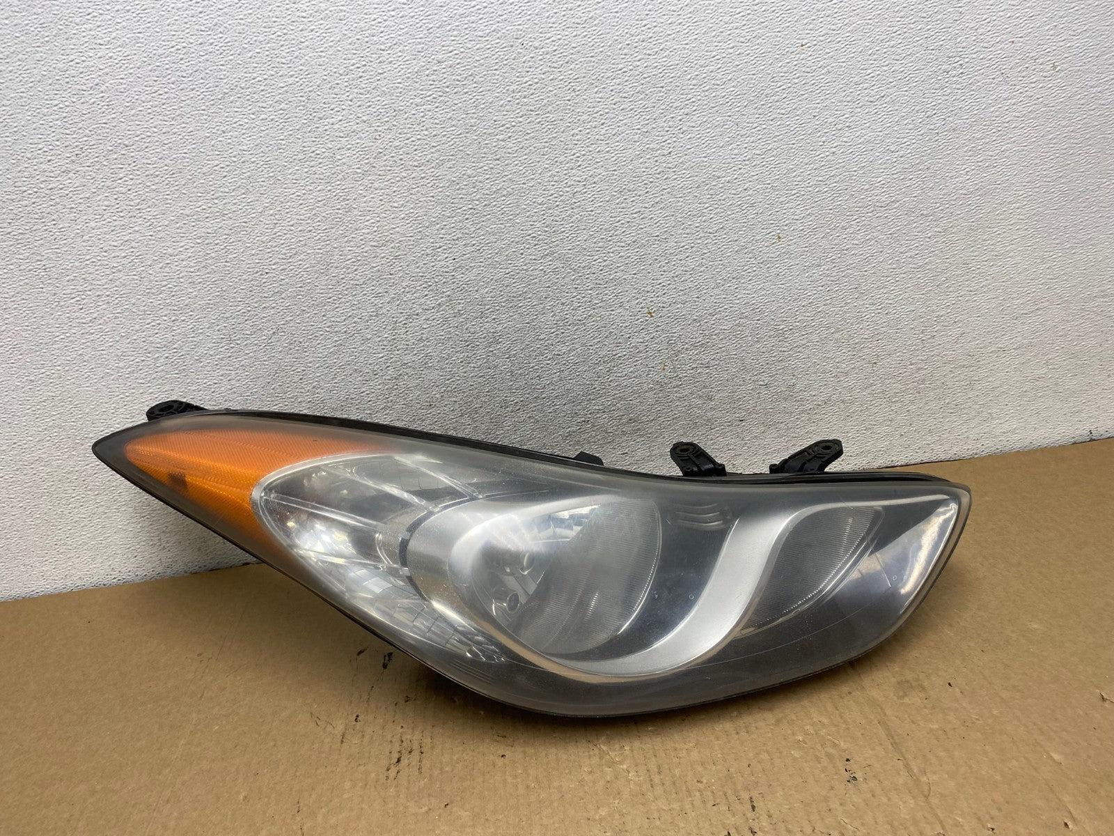 2011 2012 2013 Hyundai Elantra Right Passenger Headlight AG2041 LK0
