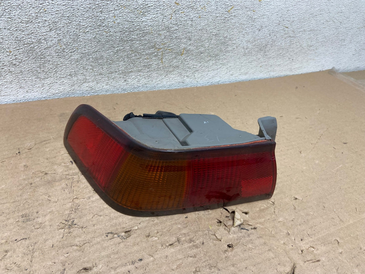 1997 1998 1999 Toyota Camry Tail Light Left Driver Rh Side AI1024 LK0