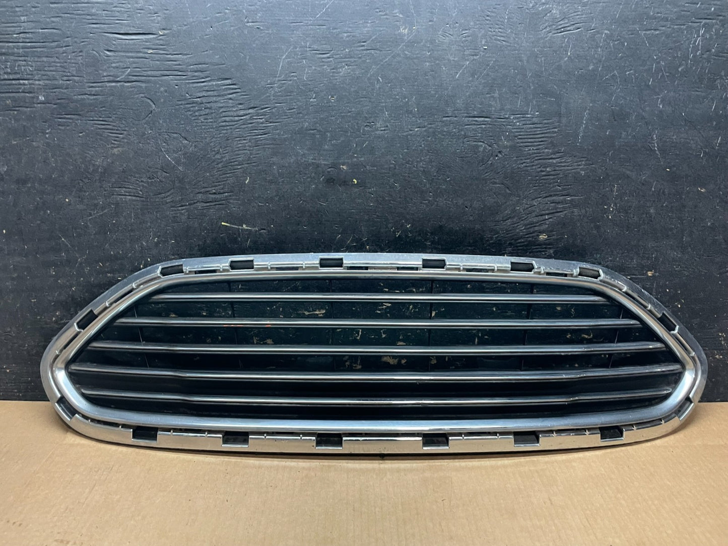 2014 to 2019 Ford Fiesta Front Upper Grille Grill aa9041 DG0