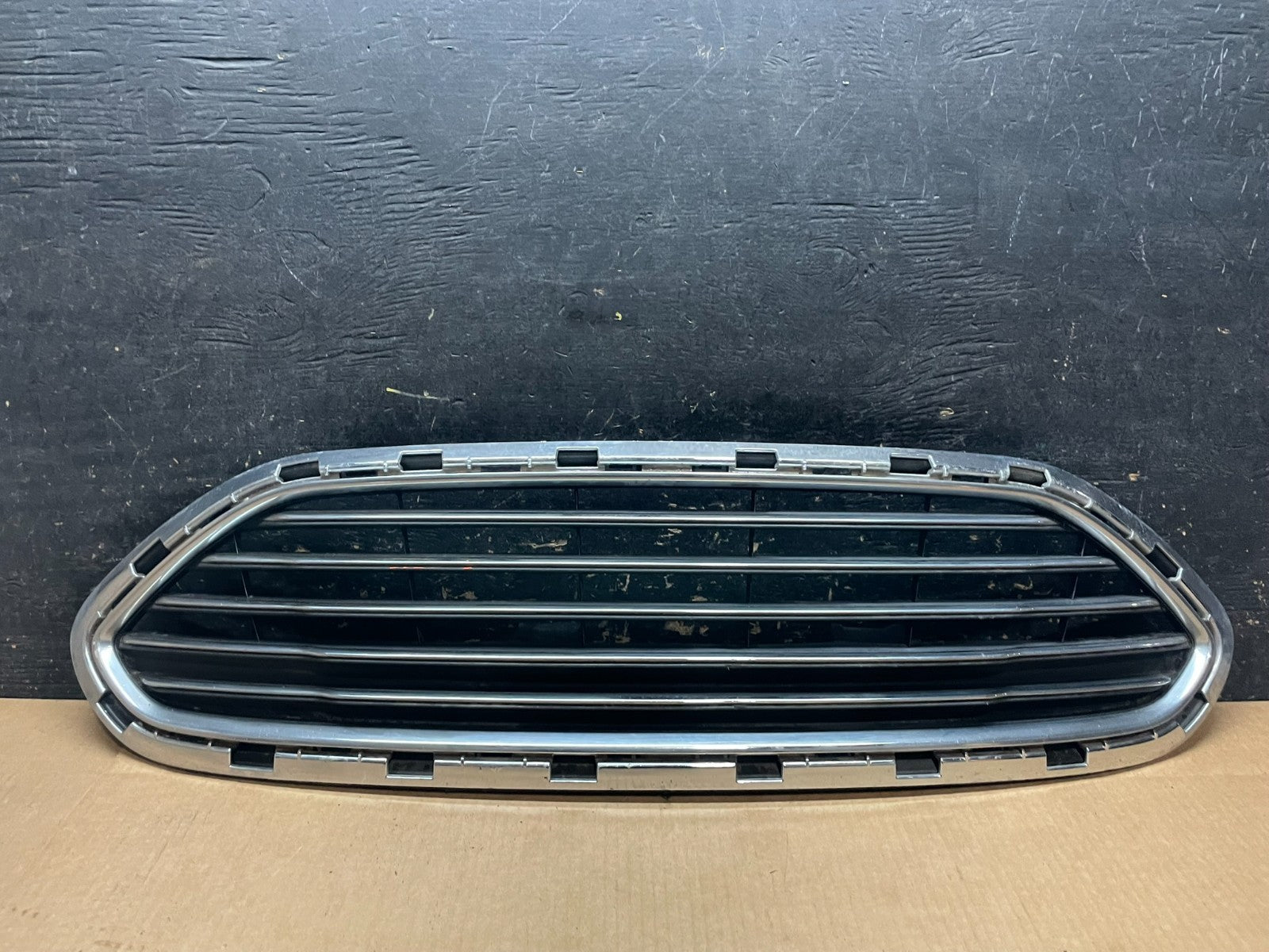 2014 to 2019 Ford Fiesta Front Upper Grille Grill aa9041 DG0