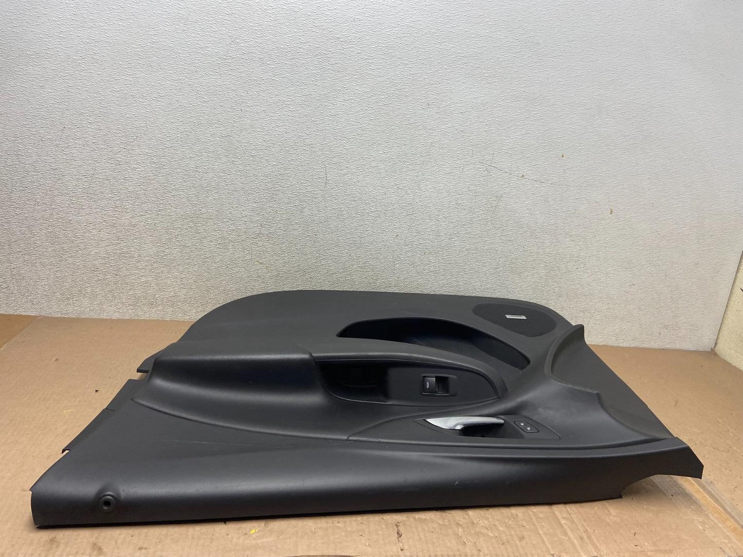 2016 to 2019 Chevrolet Volt Front Right Passenger Interior Door Panel r3071 DG5