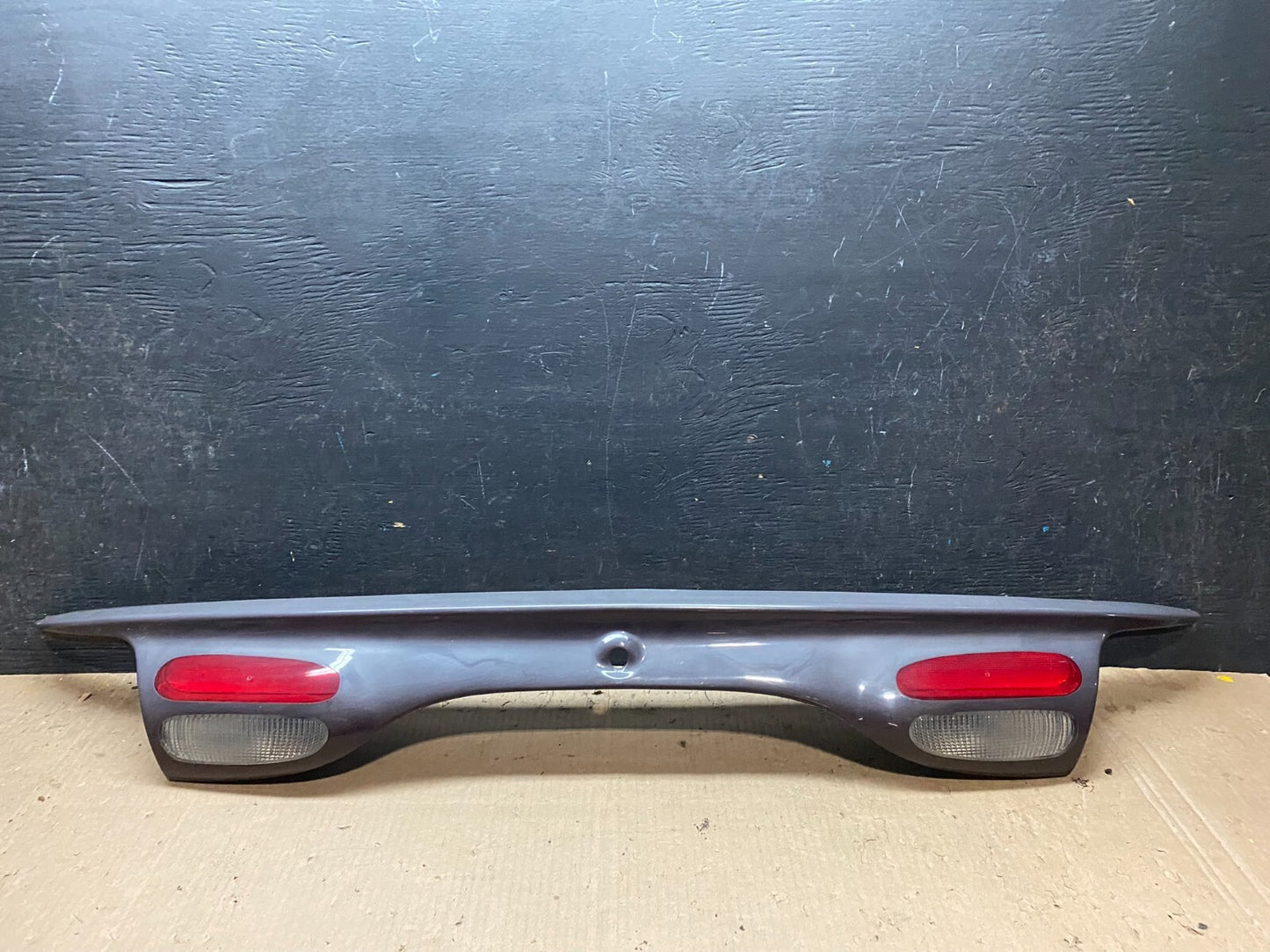 2000 to 2002 Ford Taurus Sedan Trunk Rear Center Lid Tail Light Panel J0544 DG0
