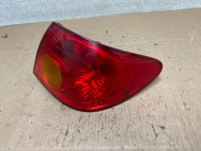 2003 to 2005 Toyota Corolla Right Passenger RH Side Tail Light Oem Y2982 DW1