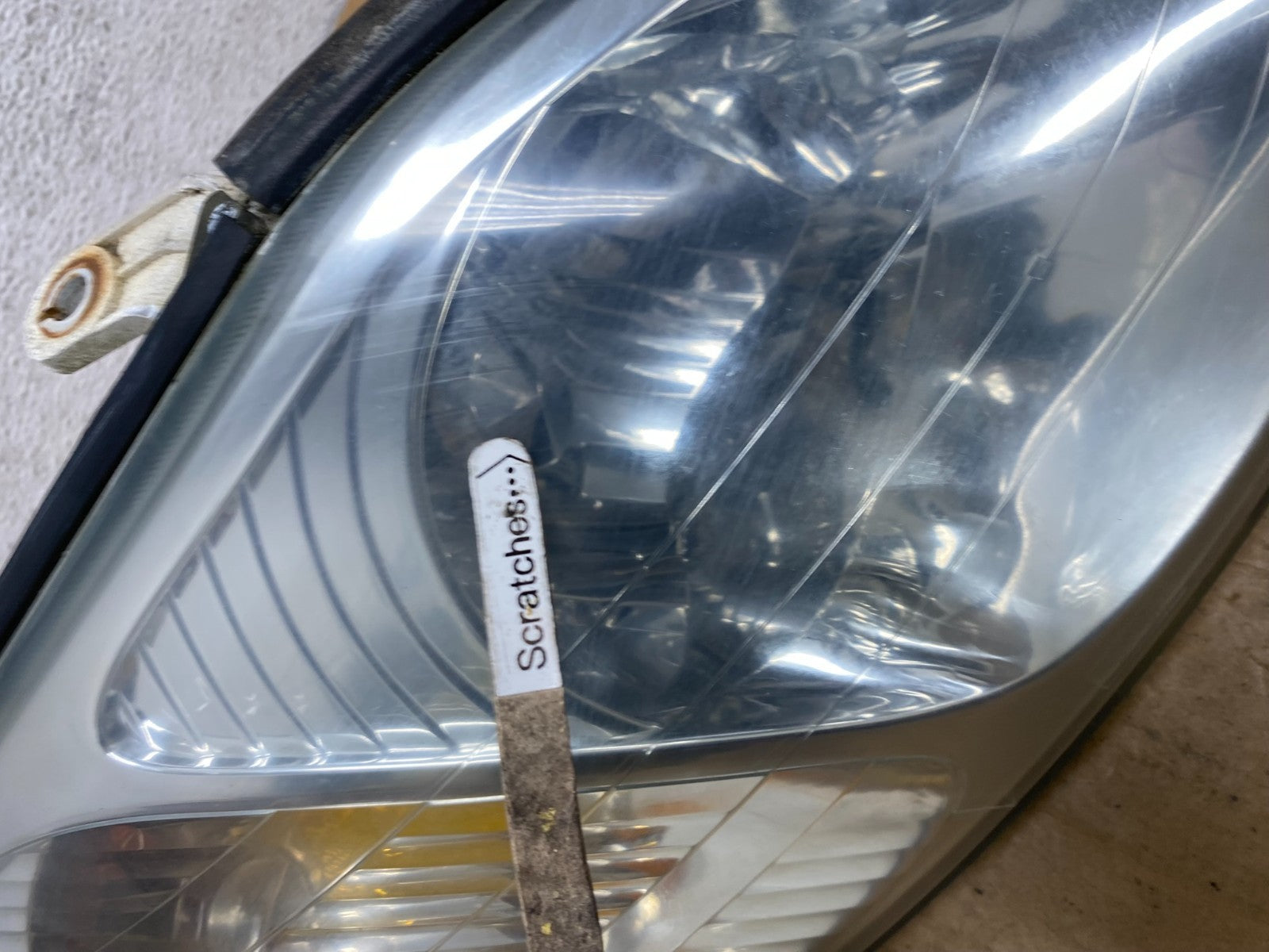 2000-2004 Toyota Avalon Halogen Headlight Right Passenger RH AD4701 DW3