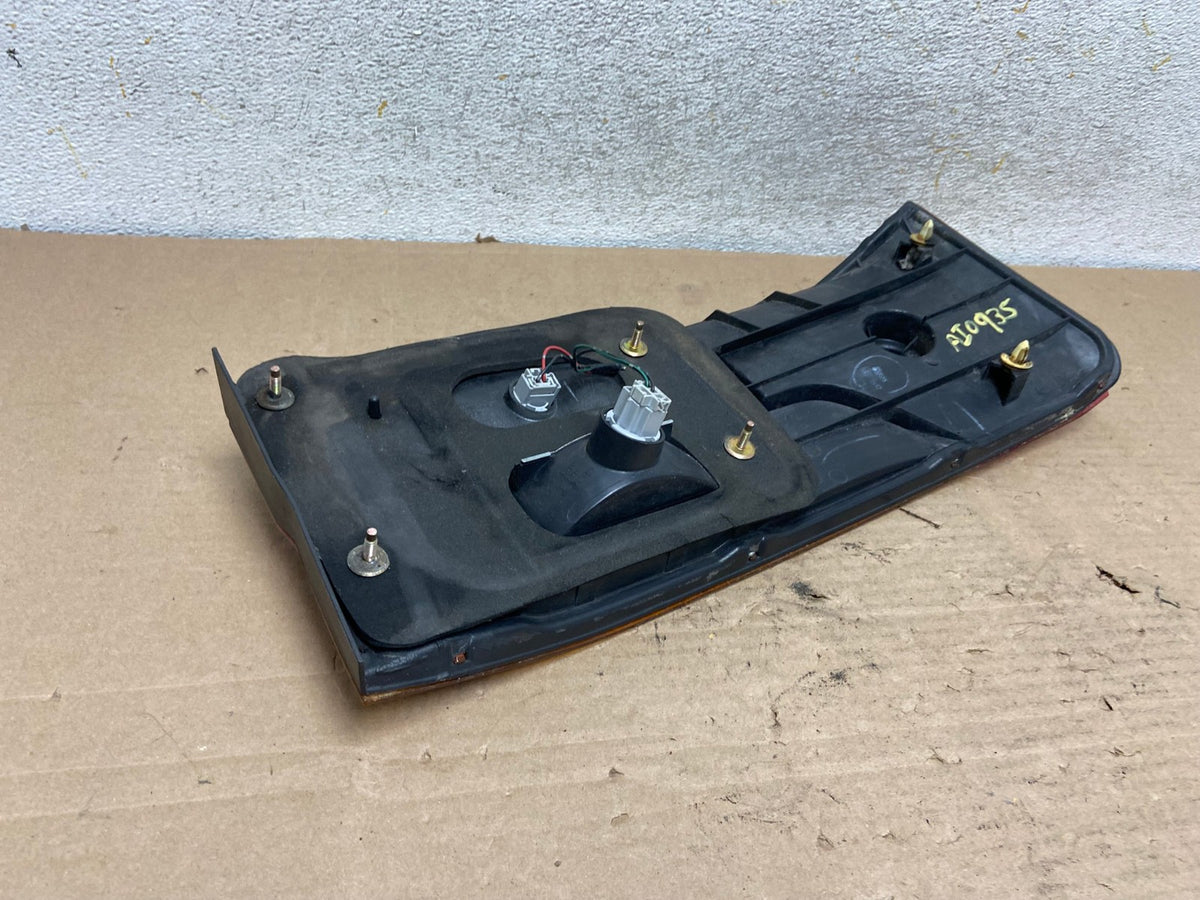 2002-2004 Honda Odyssey Right Passenger RH Side Tail Light Inner AI0935 LK5