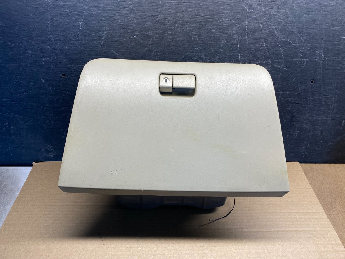 2001 - 2007 Toyota Highlander Front Right Passenger Storage Glove Box AI0024 DW0