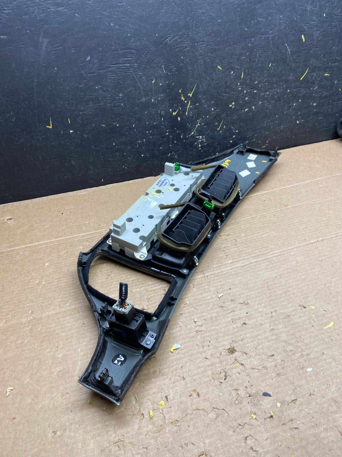 2005 to 2010 Honda Odyssey  Radio Climate Control Dash Trim Bezel W1604 DG3