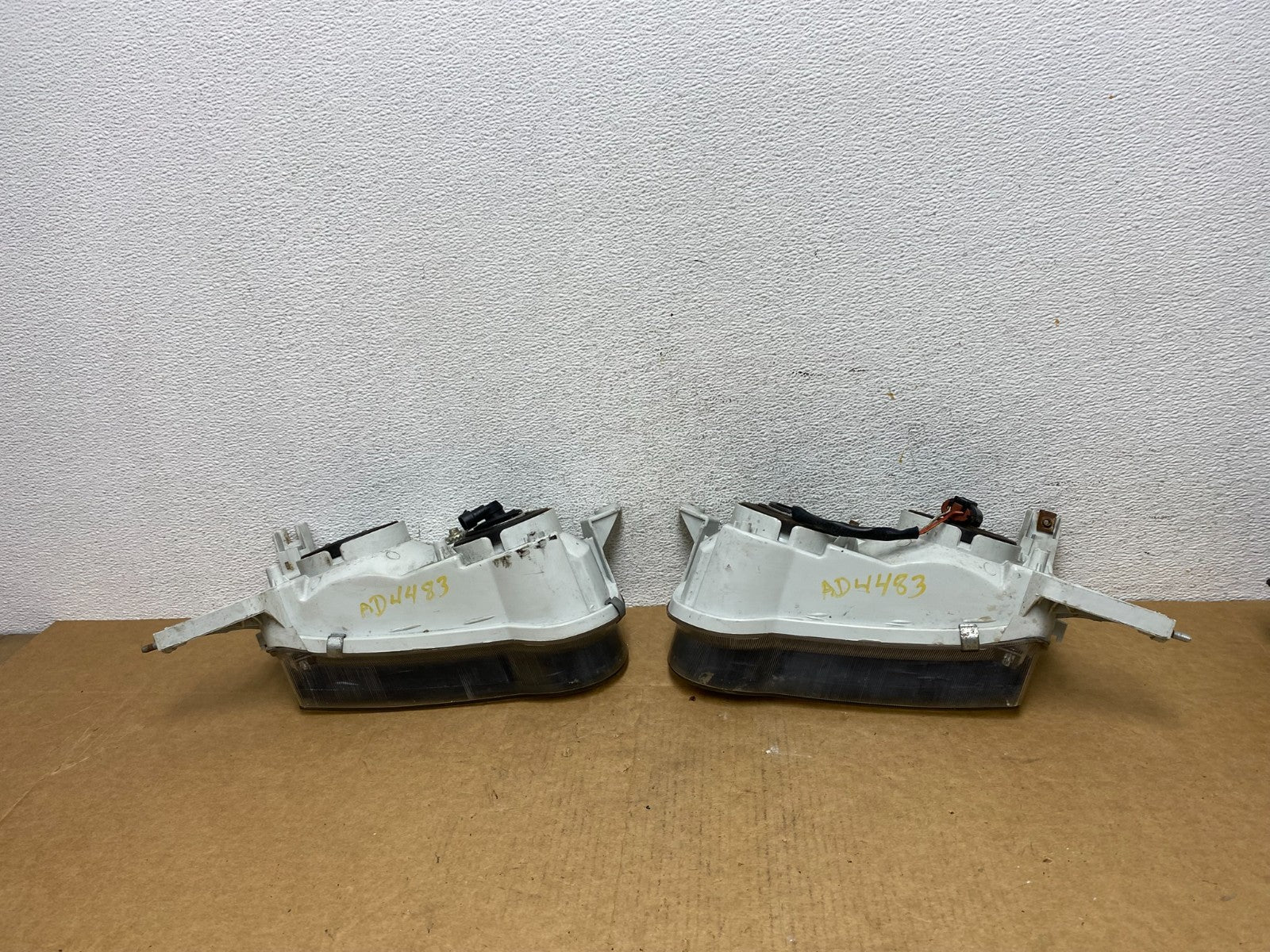 2001-2002 Toyota Corolla Left+Right Side Halogen Headlights AD4483 DW8