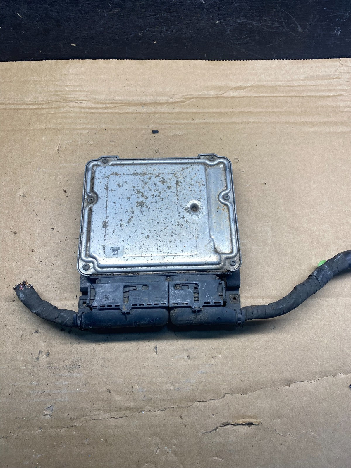 2010 to 2013 Volkswagen Tiguan 2.0L ECM Engine Control Unit ECU AH4858 DG1