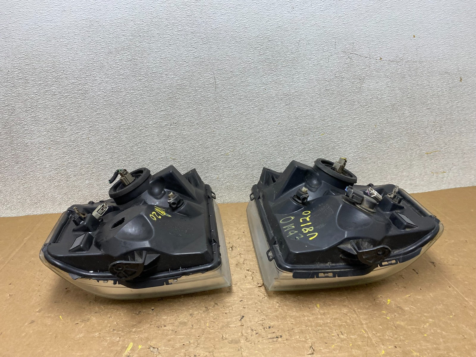 2008-2014 Ford Econoline E150 E250 E350 Left+Right Headlights V8120 DW10