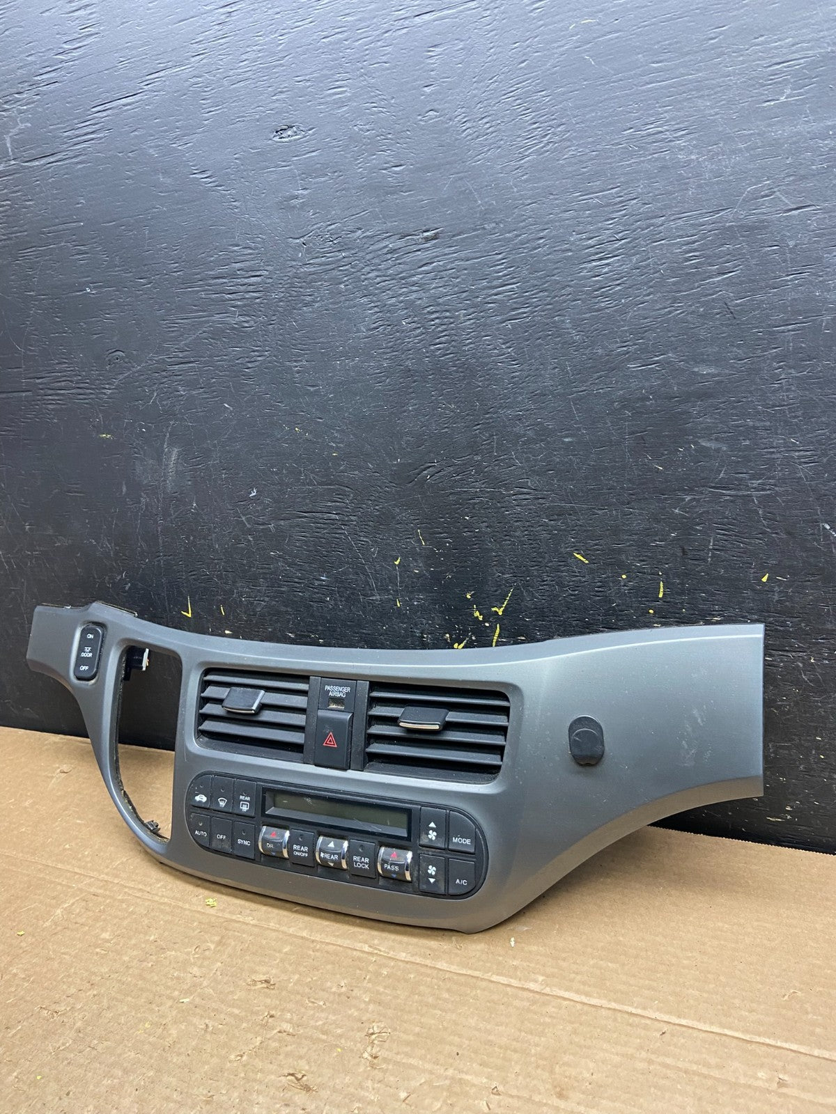 2005 to 2010 Honda Odyssey  Radio Climate Control Dash Trim Bezel W1891 DG2