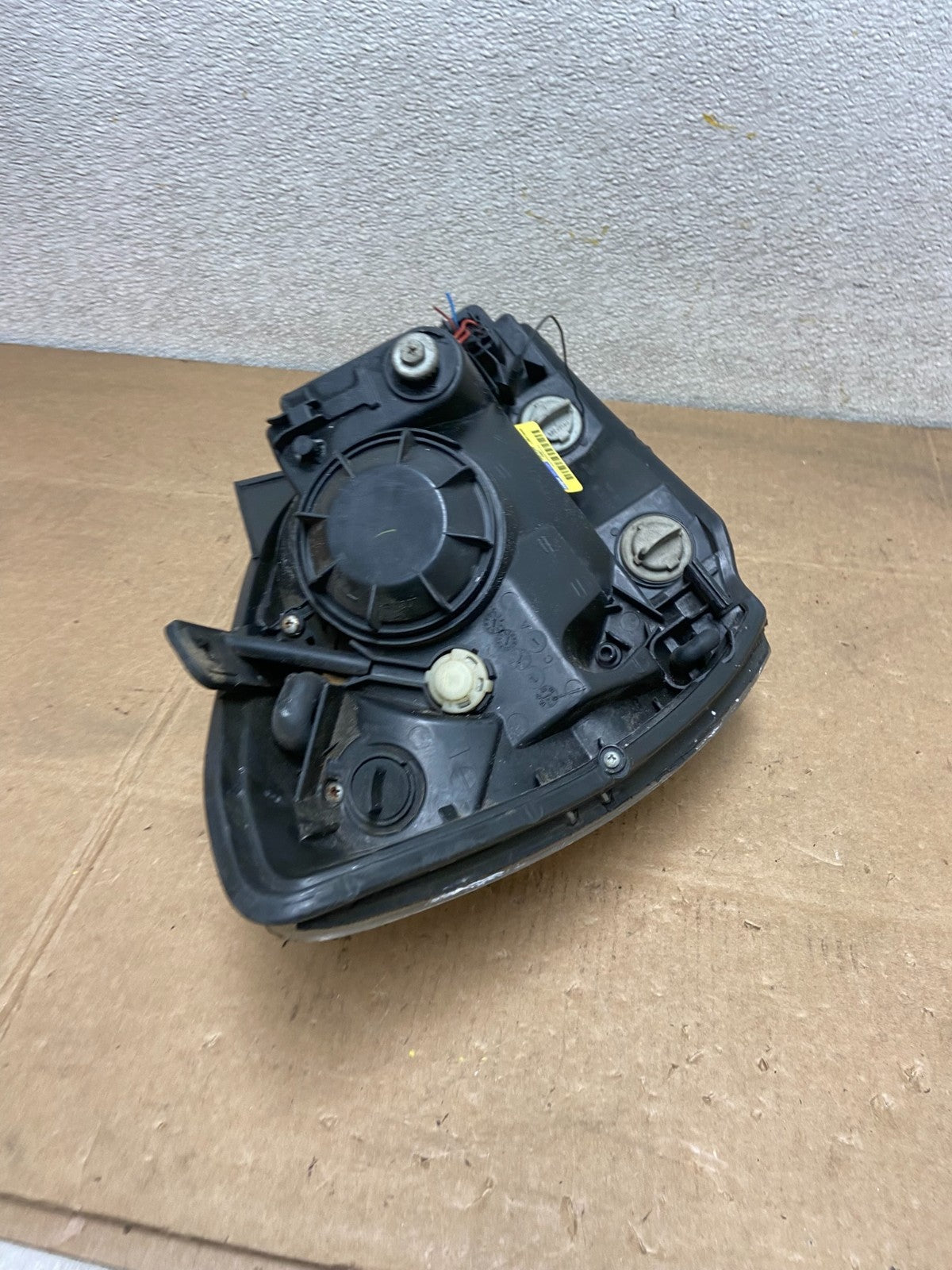 2005 to 2006 Kia Sportage Left Driver LH Halogen Headlight Y5632 DW8