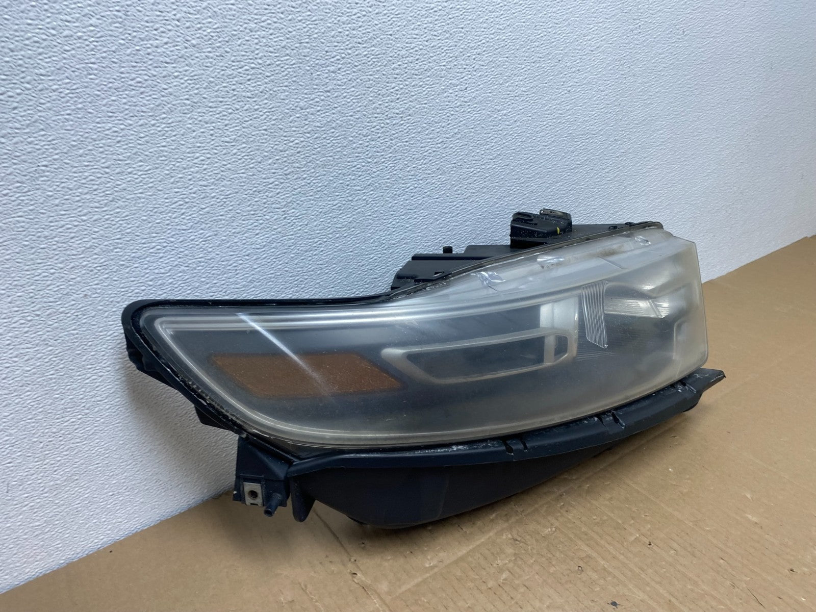 2013 to 2019 Ford Taurus Right Passenger RH Side Headlight Halogen OEM AB8142 DW2