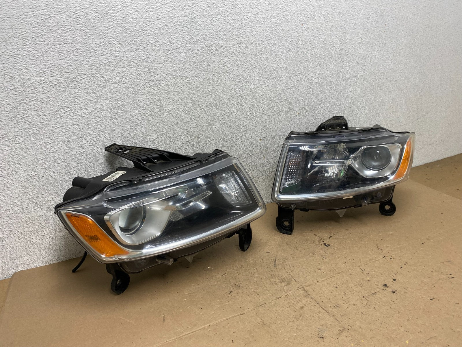 2014 to 2016 Jeep Grand Cherokee Halogen Left+Right Set Side Headlights AF50612