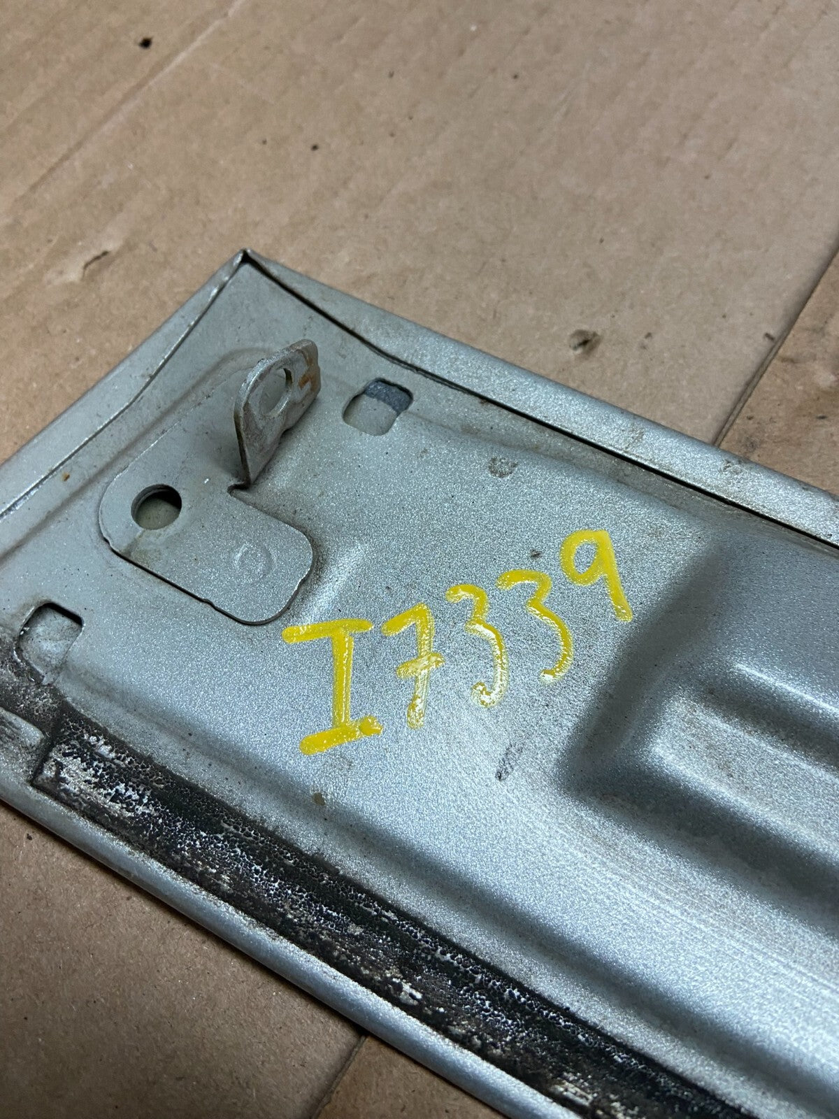 2005 to 2010 Honda Odyssey Right Side Rail Cover Quarter Trim Molding I73397